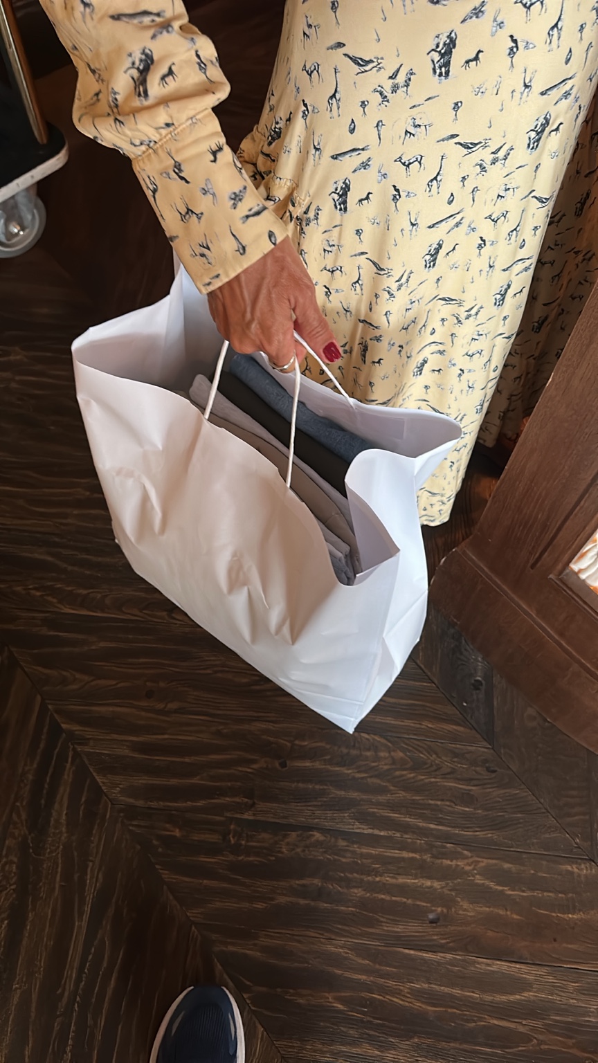 Customer receiving a bag of laundry at the doorway